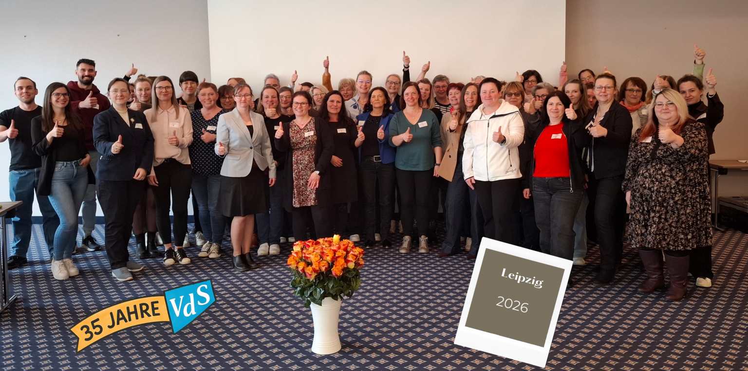 Teilnehmende der Fachtagung Leipzig 2026 auf einem gemeinsamen Gruppenbild