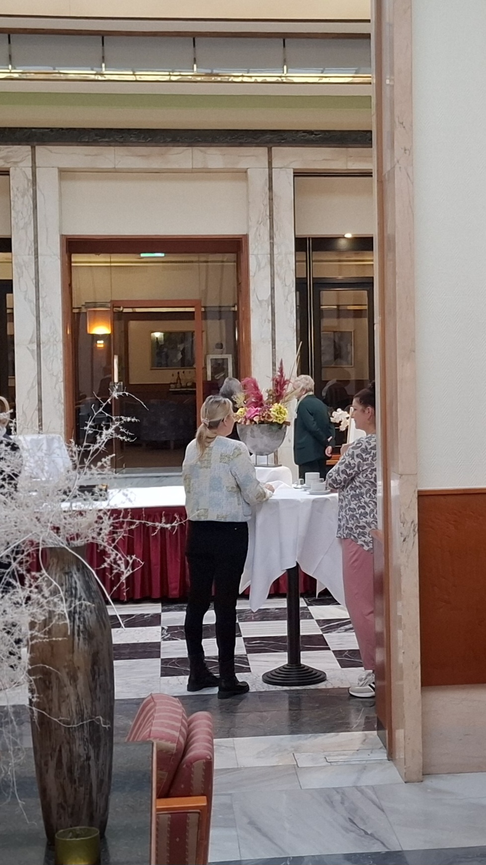 Sekretärinnen im Gespräch