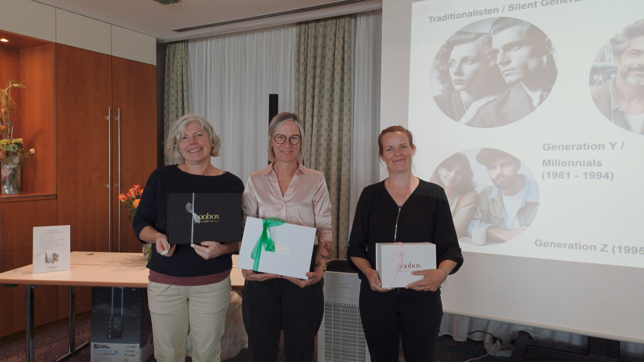 Gewinnerin bei der Tombola der Fachtagung Halle 2024